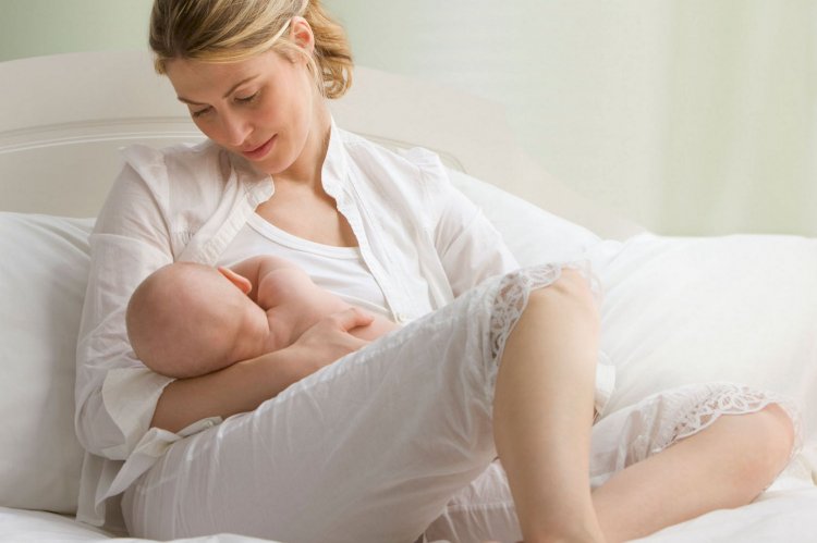 Aile Hekimleri: Bebeğinizi doğar doğmaz emzirin!